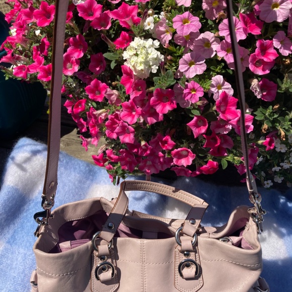 Mauve Leather Coach Handbag with removable shoulder strap - Picture 14 of 14